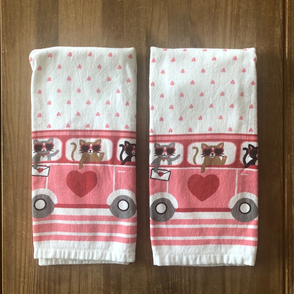 Set of Two Valentine Cat Towels NWOT